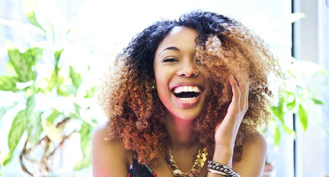 Femme Cheveux Colores Afro Large